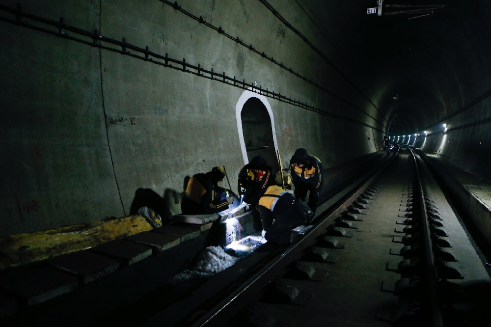 永靖铁路运营隧道病害现状